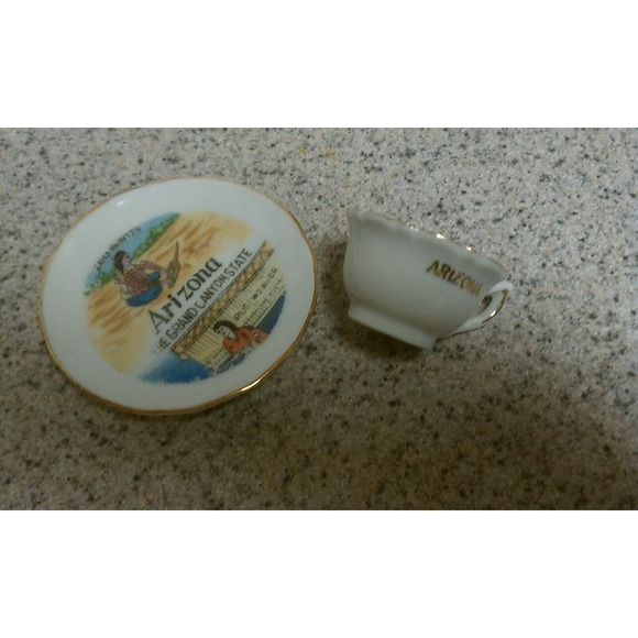Souvenir miniature Arizona teacup and saucer souvenir - Picture 1 of 3